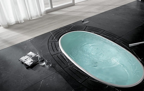 Sorgente Tub. Manufactured by Teuco.