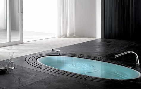 Sorgente Tub. Manufactured by Teuco.