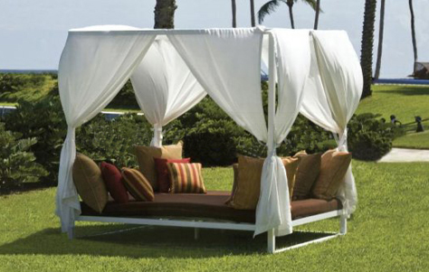 Top Ten: Comforting Canopy Beds