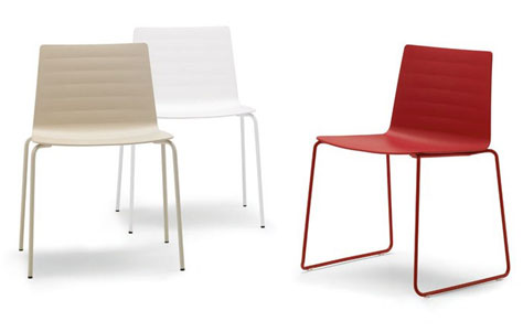 Flexa Chair. Designed by Piergiorgio and Michele Cazzaniga. Manufactured by Andreu World.