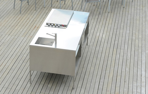 Artusi Outdoor Kitchen. Designed by Antonio Citterio. Manufactured by Arclinea.