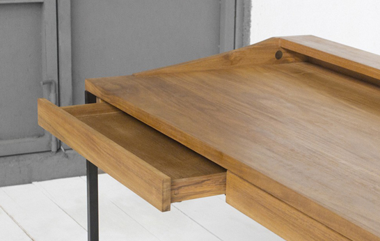 Mead Writing Desk by Aellon