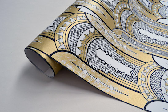 danielheath_onyx_skyline_goldandblack_roll_closeup
