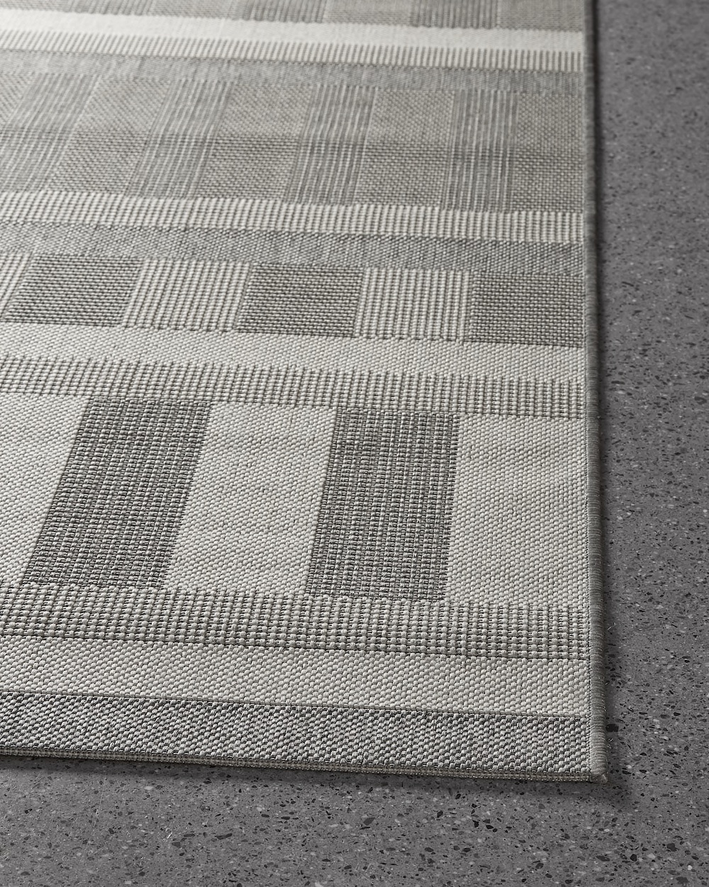 arlo_inout_graphite_aa_detail