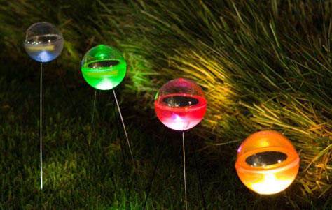 Colorful Outdoor Illumination: The Solar Light Balls by Poketo