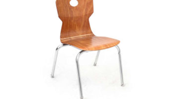The 4-Legged Chair by Vanerum Stelter