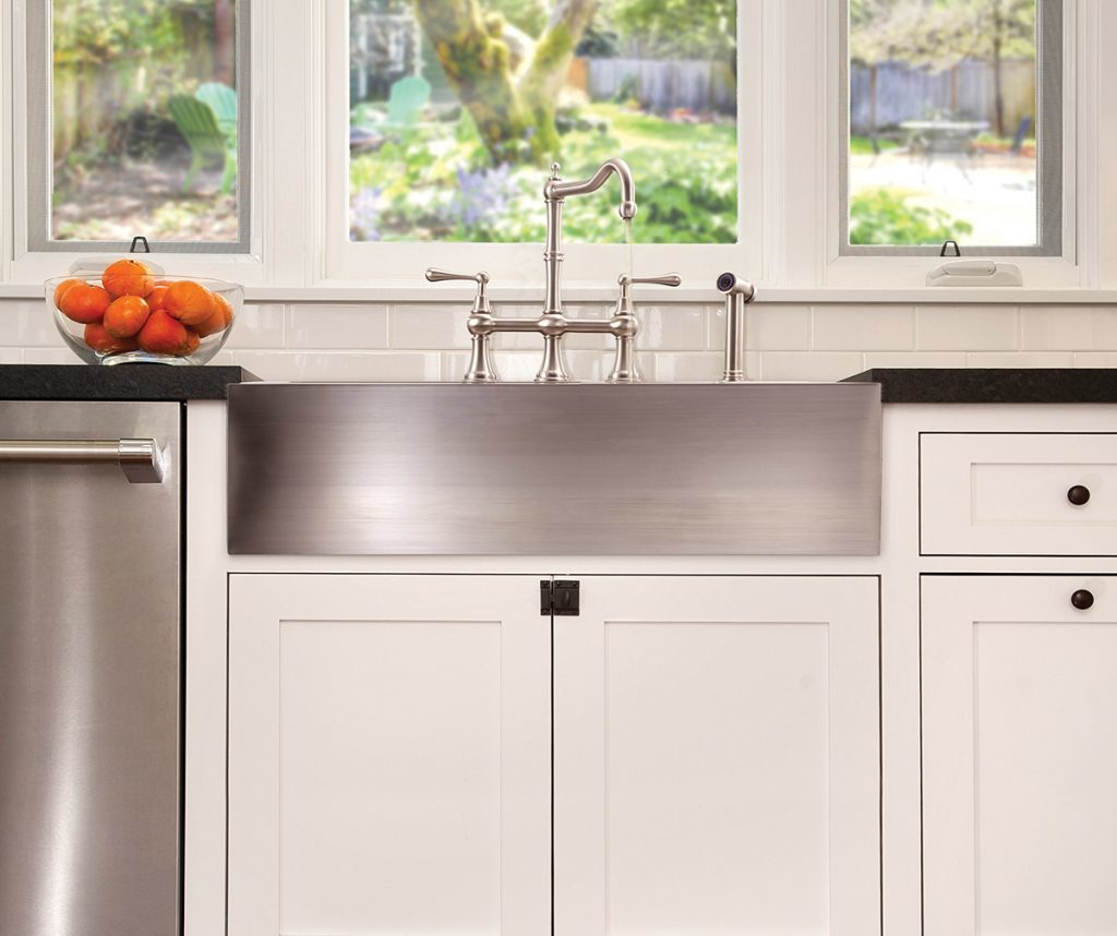 Lenova’s Drawer-Depth Apron-Style Front Sinks