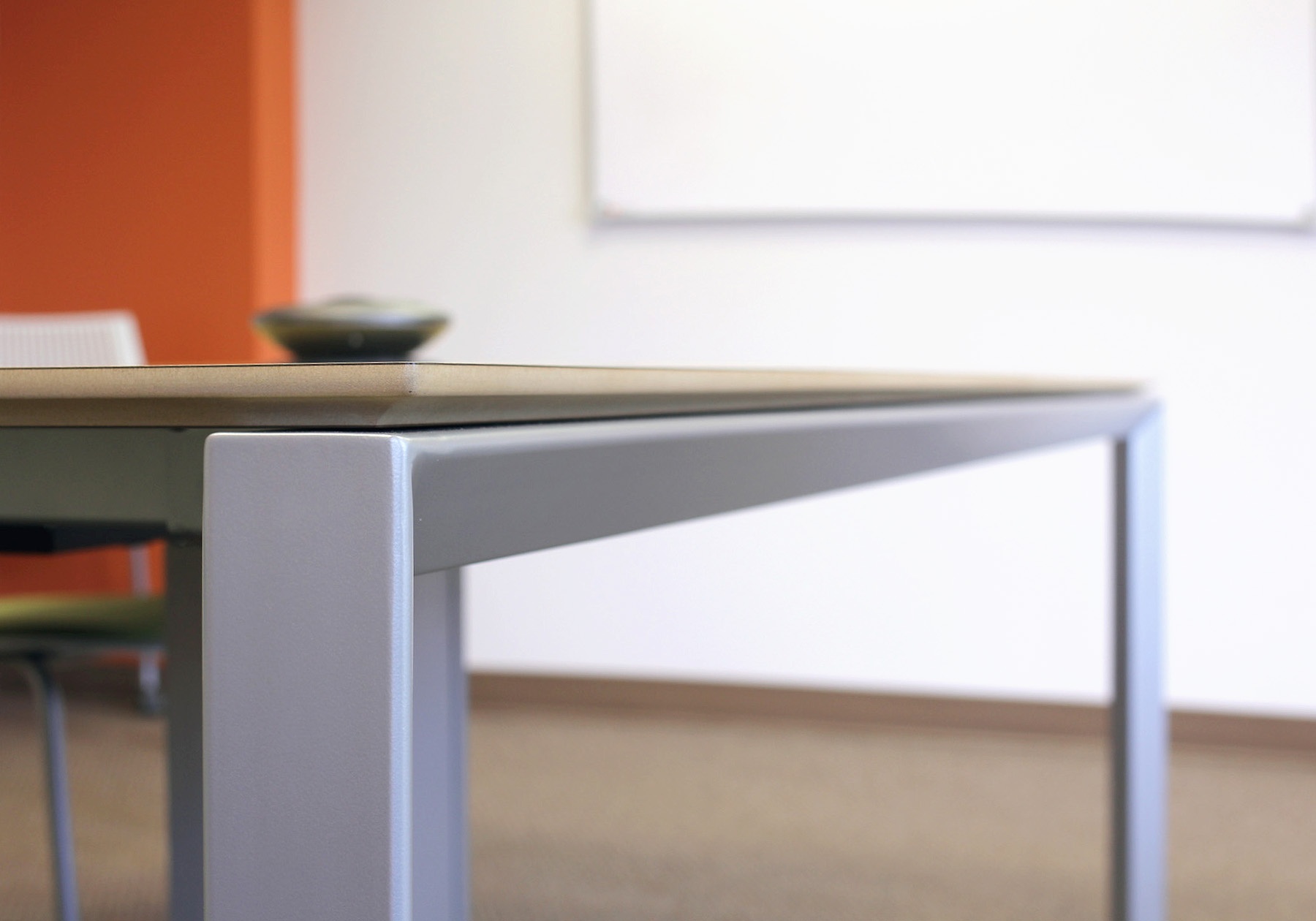 Miro is a Slim, Sleek Desking Solution