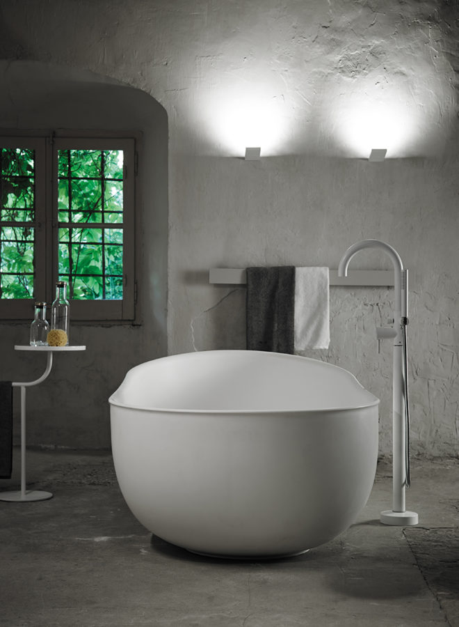 The Prime Bathtub by Inbani