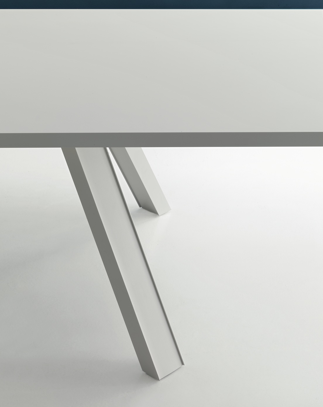 DVO's DV909-TOKIO Table