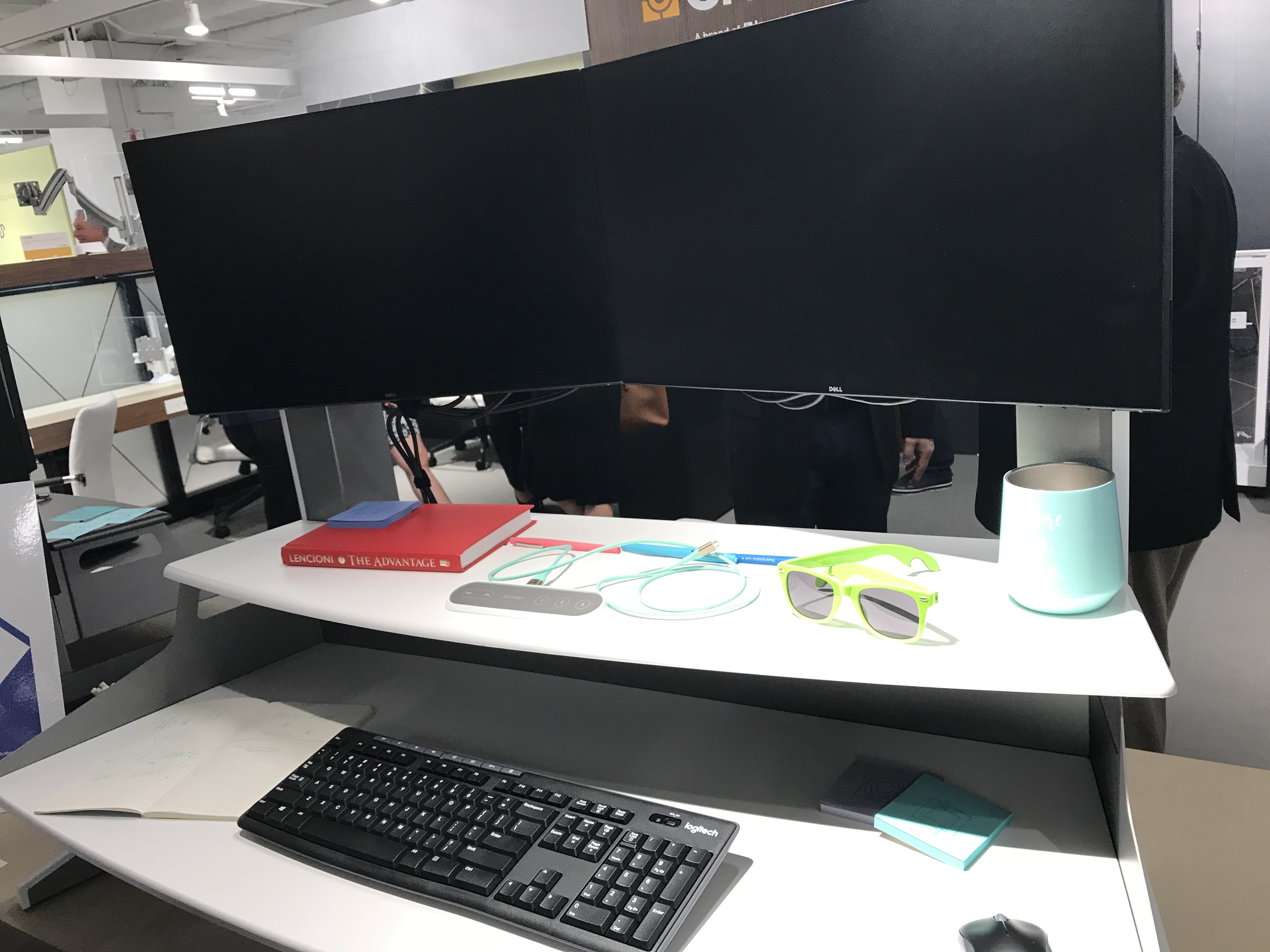 At NeoCon 2018: Chief Accel Active Desktop