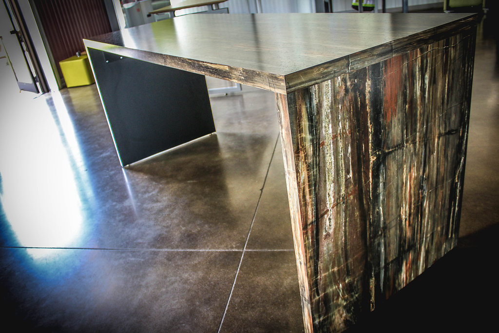 Hi5 Union 2.0 Table with petrified hpl finish