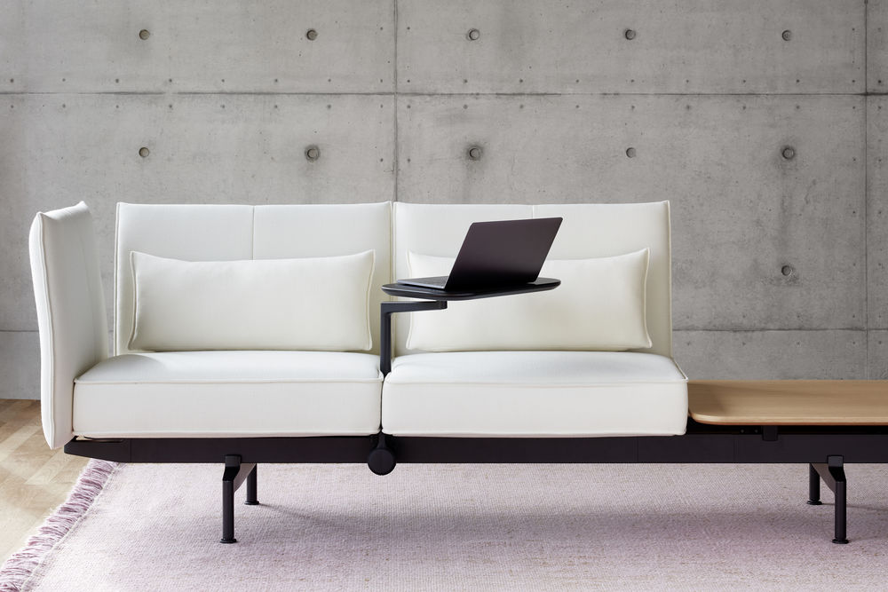 Vitra Soft Work partial view with partition screen and pink rug