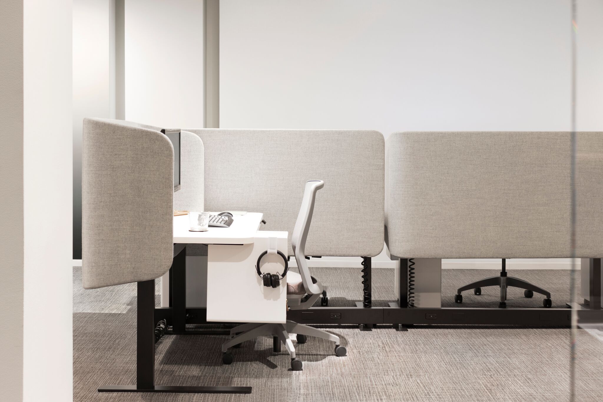 Altitude A8 desk with privacy screens in white upholstery
