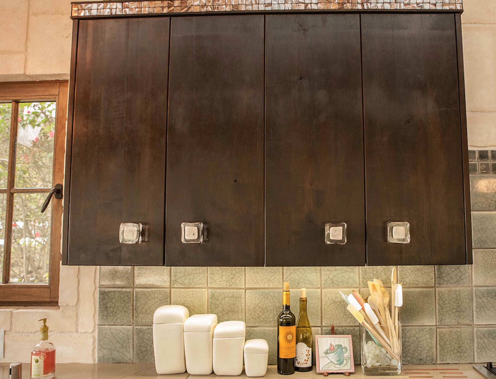 Zietta Clara Luscious Lever knobs on kitchen cabinet doors