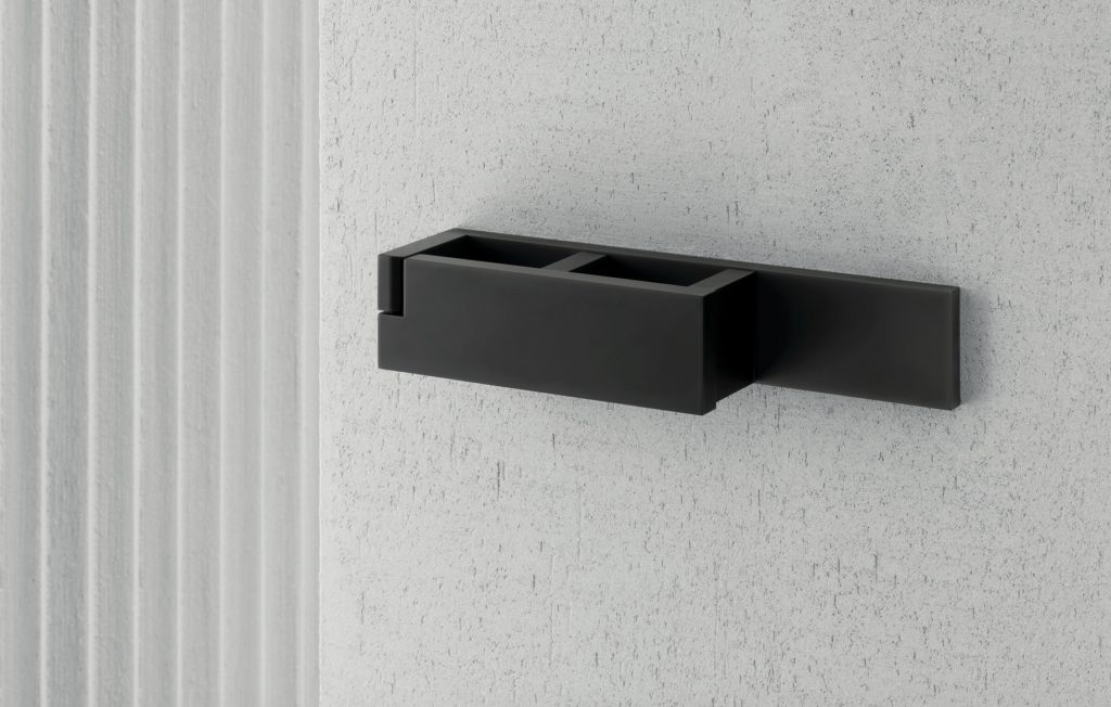 Boffi and Fantini Aboutwater AK/25 Faucet in closed hinge position