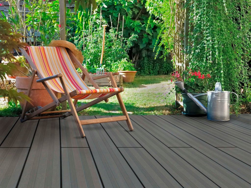 Déco Panorama Bamboo Decking in garden dark color