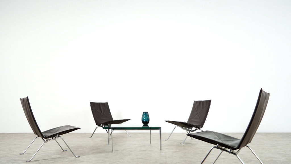 Fritz Hansen PK22 Lounge Chair in black leather upholstery four chairs