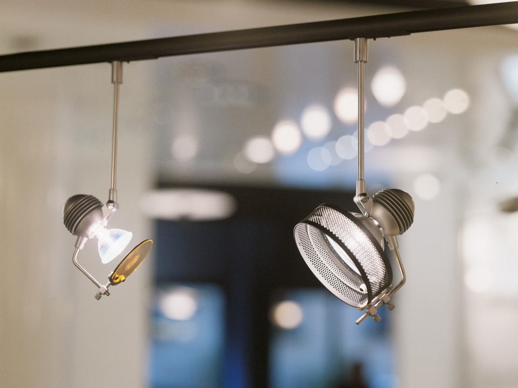 Claudio Bellini Zanzibar lighting two track lighting modules with aluminum housing close-up view