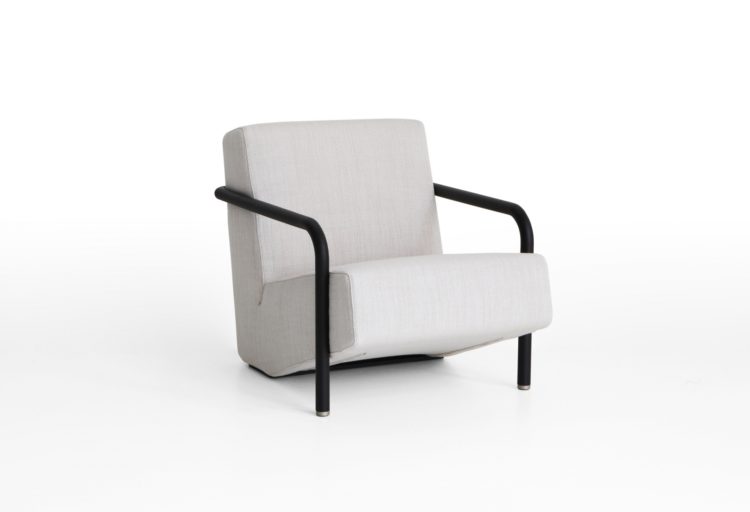 Porro Lullaby Armchair front view gray upholstery with black-painted arms/legs