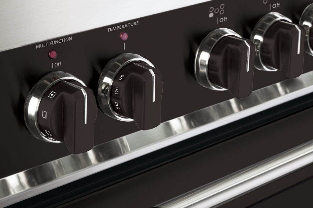 Verona's Range Builder Tool detail of black knobs on black body