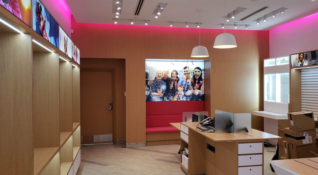 Solid State Luminaires' RGBW Graze Lighting retail