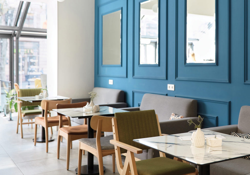 Tabletops by Sandalyeci streaked marble on tables in cafe