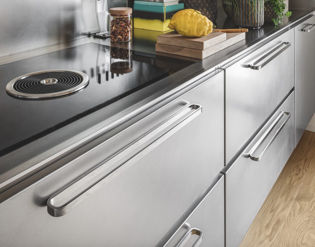 Atelier by Abimis detail of cooktop and drawers