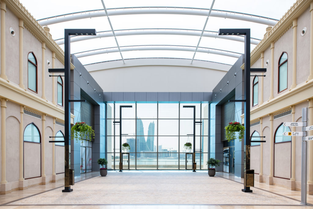 Luminis Bellevue Luminaire near wide window