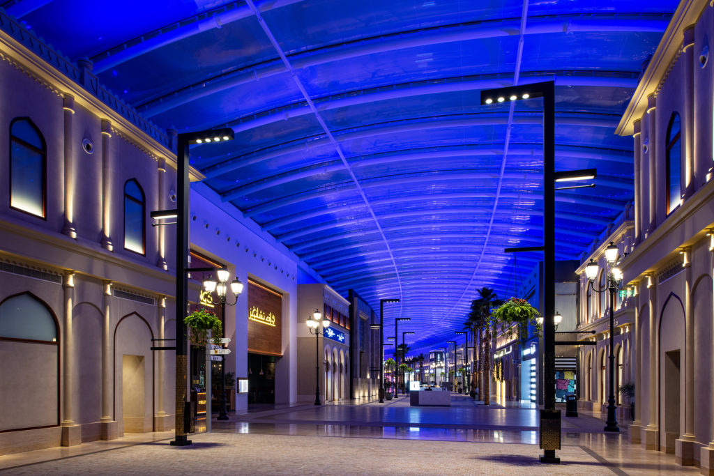 Luminis Bellevue Luminaire at night