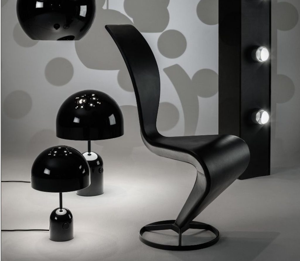S chair Black leather