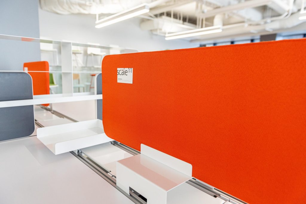 EYHOV Desk System privacy screen detail