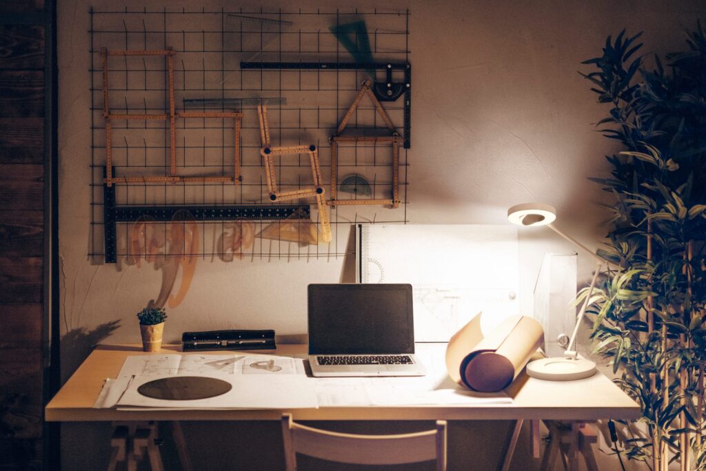 SUN@Home table lamp at workstation with computer