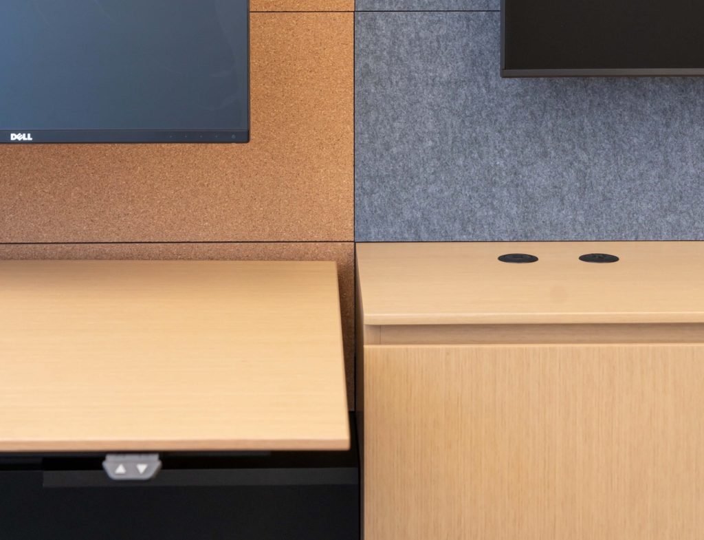 Innovant Palette detail of adjustable worktop in light wood