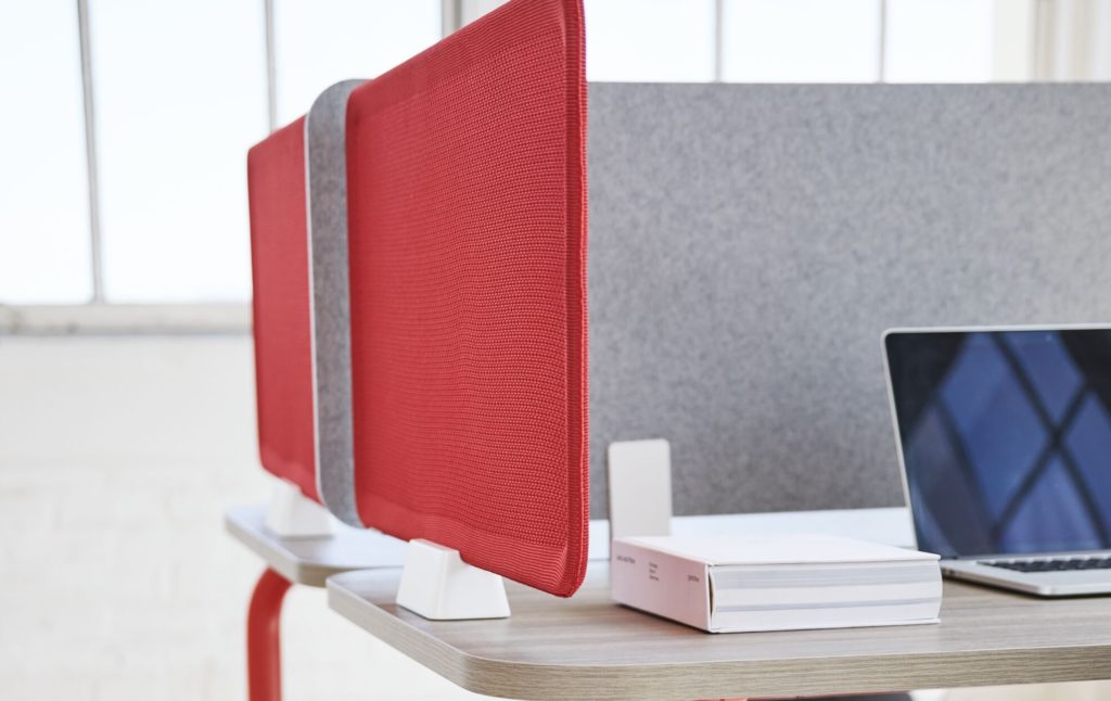 Teknion Routes double desk with screen detail