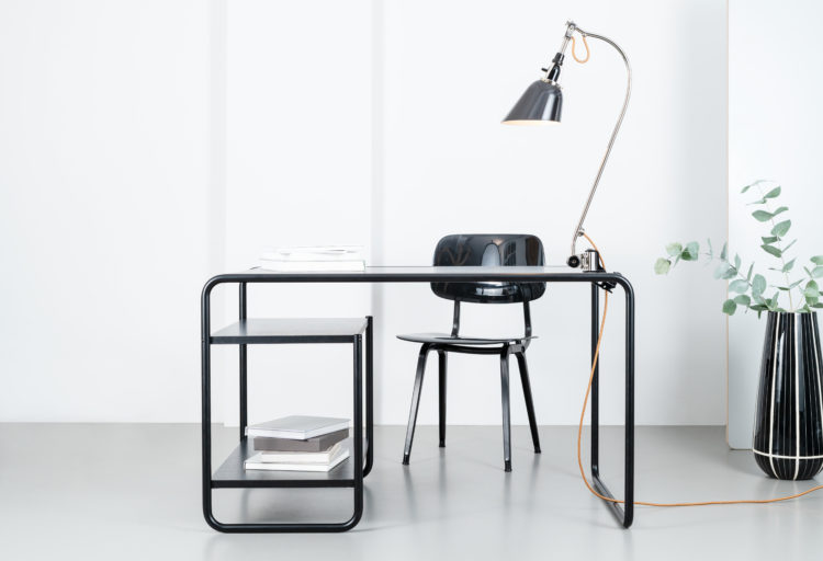 Midgard TYP 113 on slim desk in light-filled office
