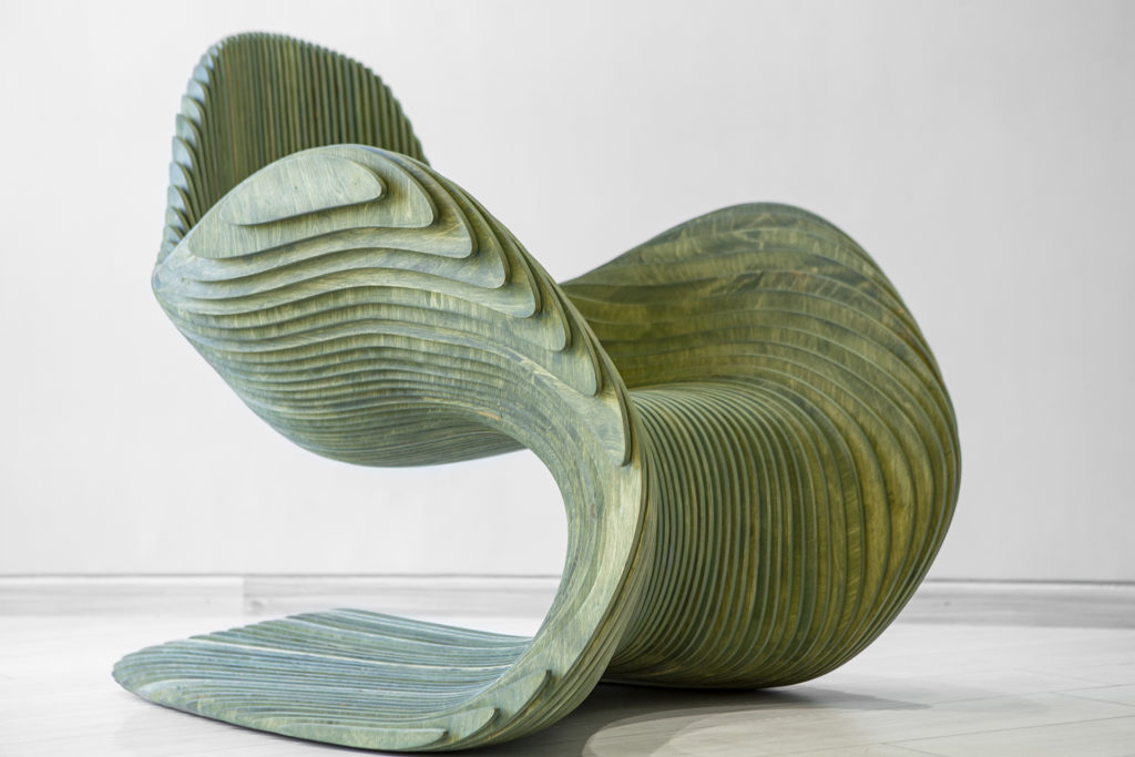 Betula chair angled view in moss