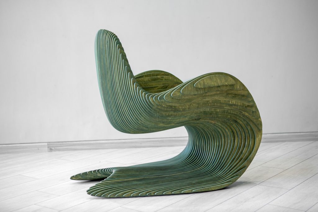 Betula chair side view in moss