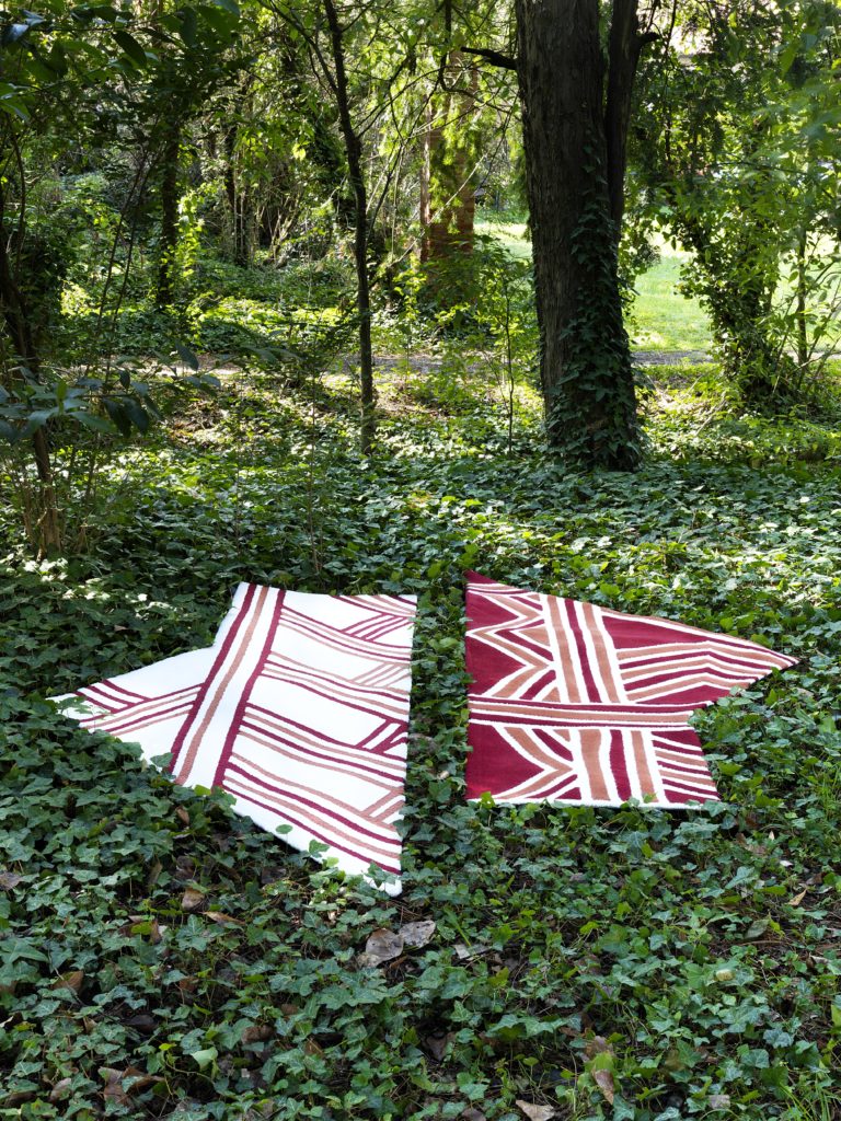 Siamo Tutti Uno Kyrin and Urihi on forest floor