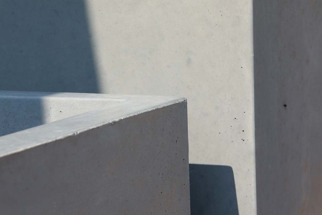 Aspect planters detail top edge