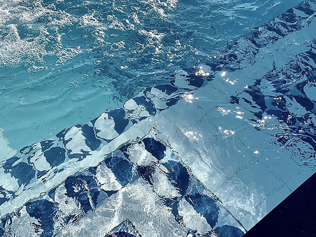 Blu Ponti  detail of pool floor with tiles