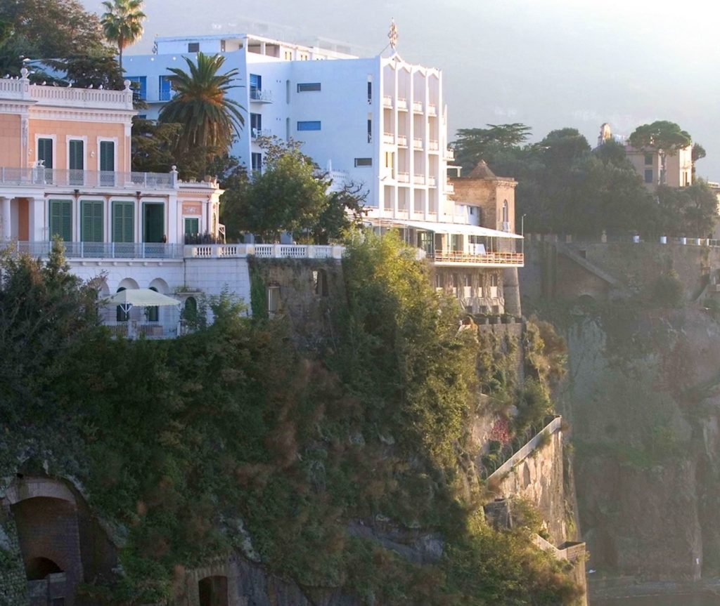 Blu Ponti view of hotel on cliffside
