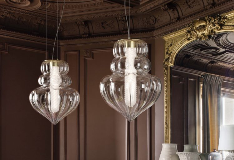 Vallonné crystal two lamps over table
