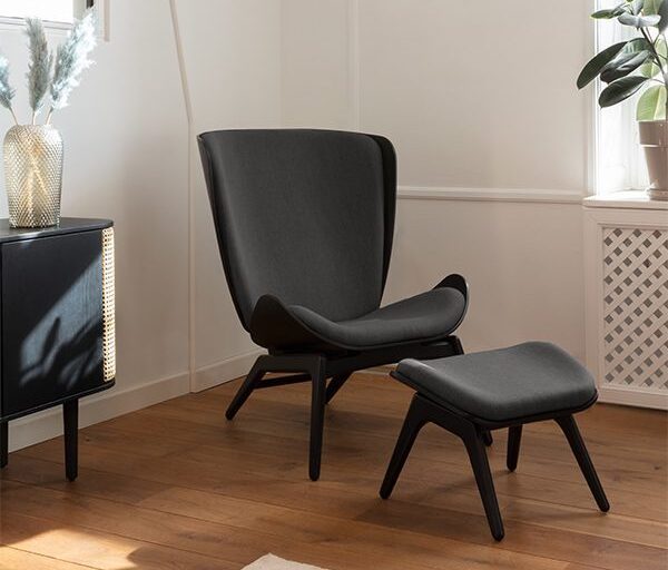 Umage Black oak with black upholstery in sitting room