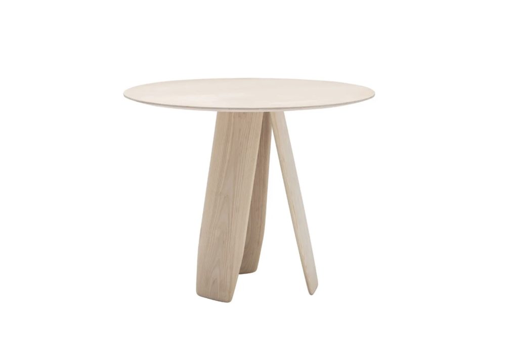 Oru Table gold winner in café tables