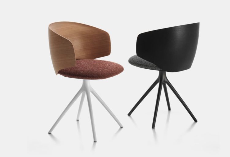 Universal Chair tan and black