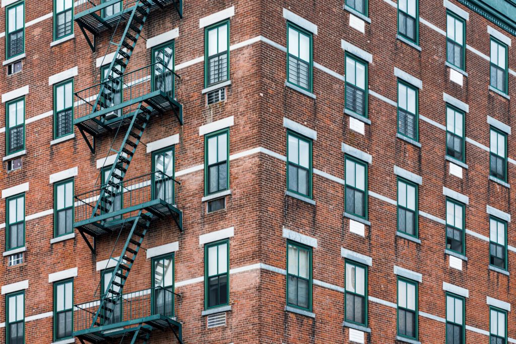 Plain brick building exemplifying crystalline modular architecture and the Pattern Map