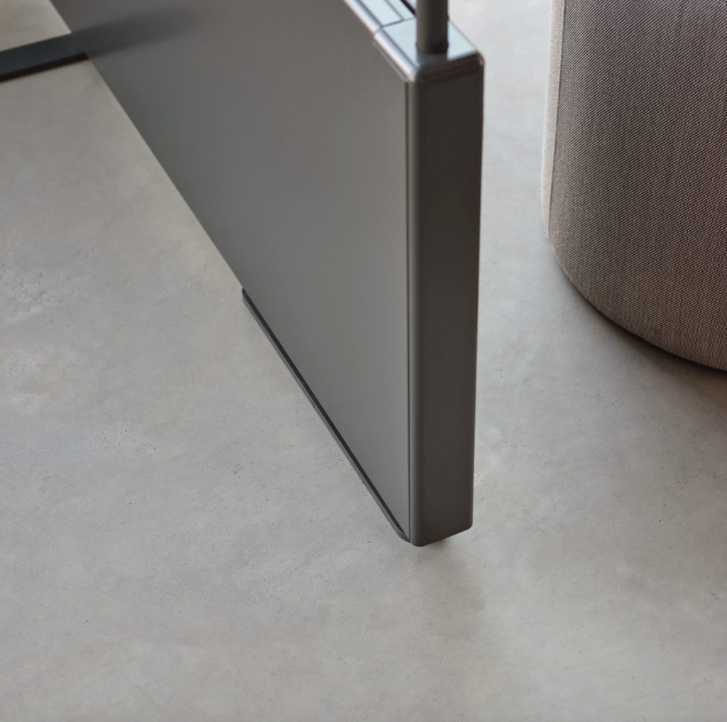 fence foot in hidden position