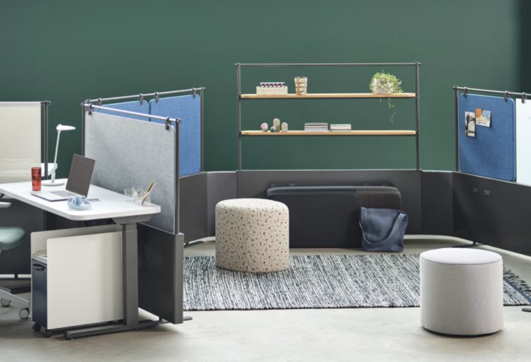 Mural workstation with collaborative area
