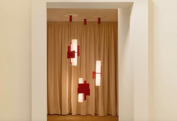 Fold chandeliers in front of red curtain